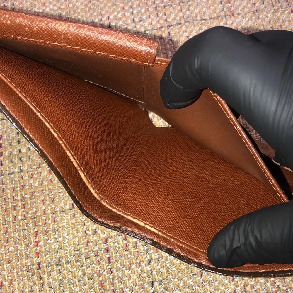 LOUIS VUITTON LV Monogram Bifold Marco Wallet with Internal Coin Pouch CA0092